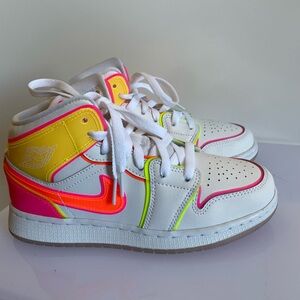 Nike Air Jordan 1 Mid SE GS Edge Glow High Top Sneakers
